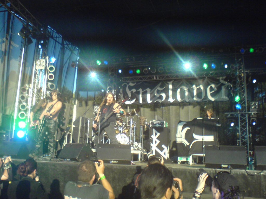 Banda Enslaved ao vivo