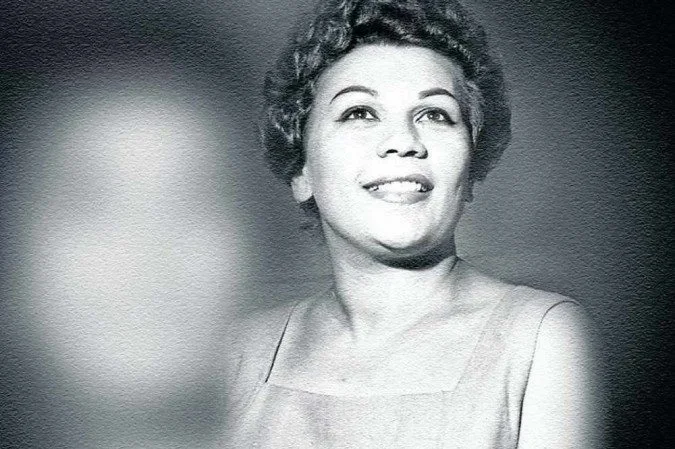 Foto de epoca da cantora Ademilde Fonseca