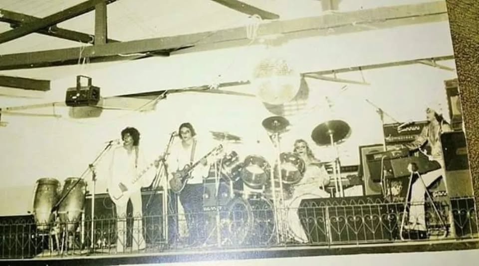A Banda Os Terríveis num show em 1974