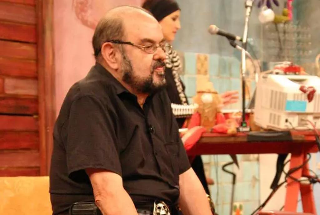 José Mojica Marins Criador do Zé do Caixão Sentado em algum programa de TV